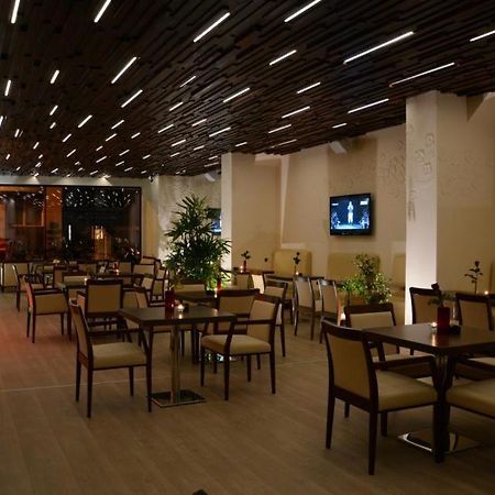 Zenti Plaza Hotel Drobeta Turnu Severin Bagian luar foto