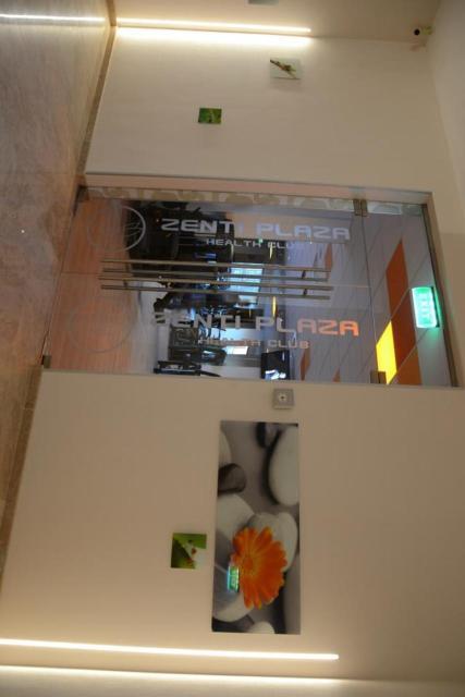 Zenti Plaza Hotel Drobeta Turnu Severin Bagian luar foto