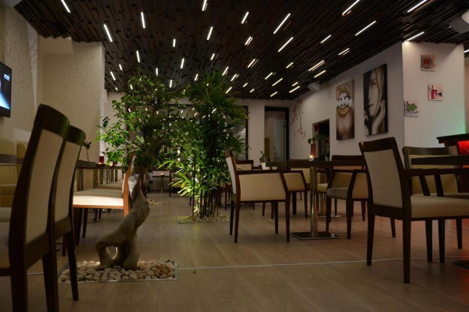 Zenti Plaza Hotel Drobeta Turnu Severin Bagian luar foto