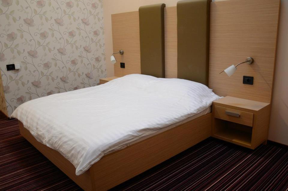 Zenti Plaza Hotel Drobeta Turnu Severin Bagian luar foto